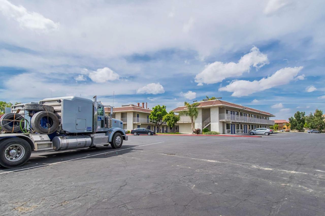 Motel 6-Bakersfield, Ca - Airport Exteriör bild